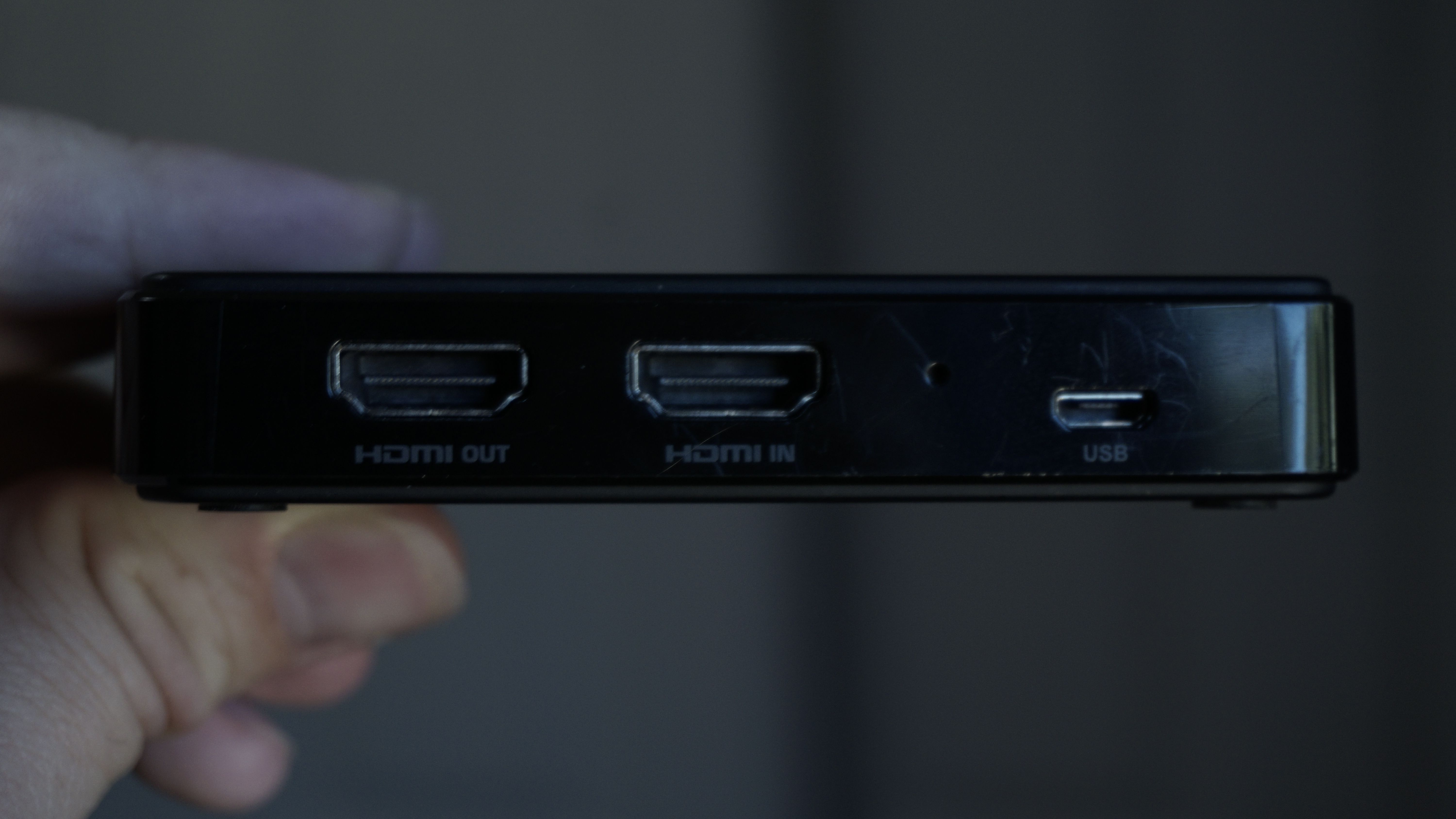 حمل بطاقة التقاط وإظهار مدخل/مخرج HDMI ومنافذ USB 