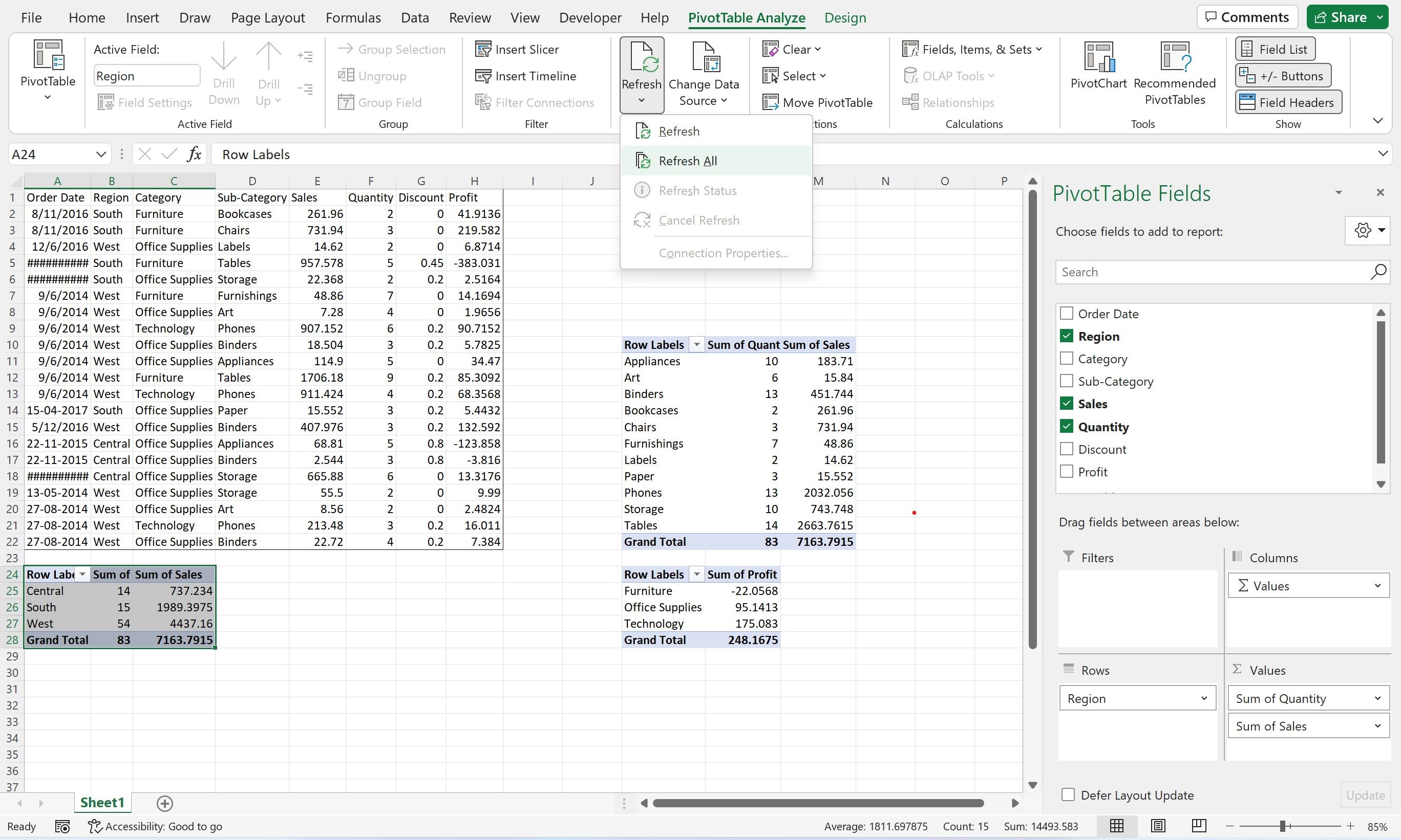 ورقة Excel بنطاق بيانات وجداول محورية متعددة 