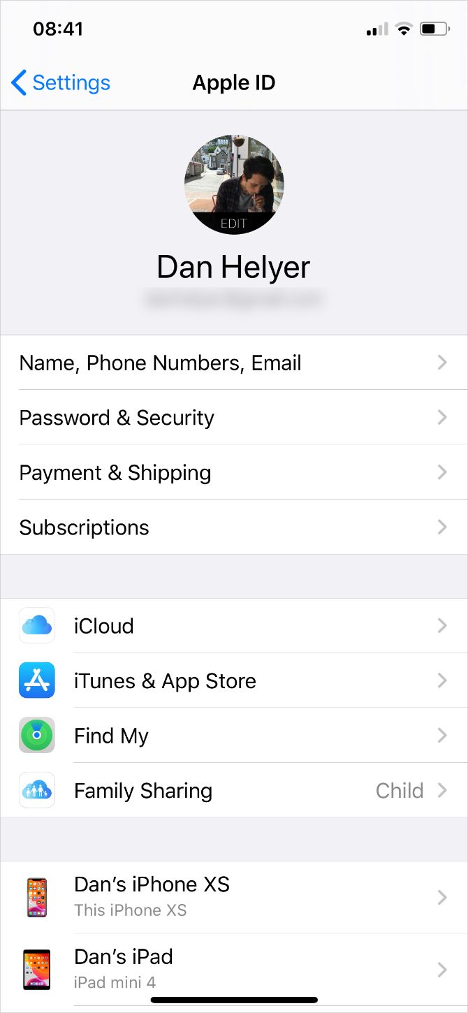 إعدادات معرف Apple iPhone مع خيار iCloud 