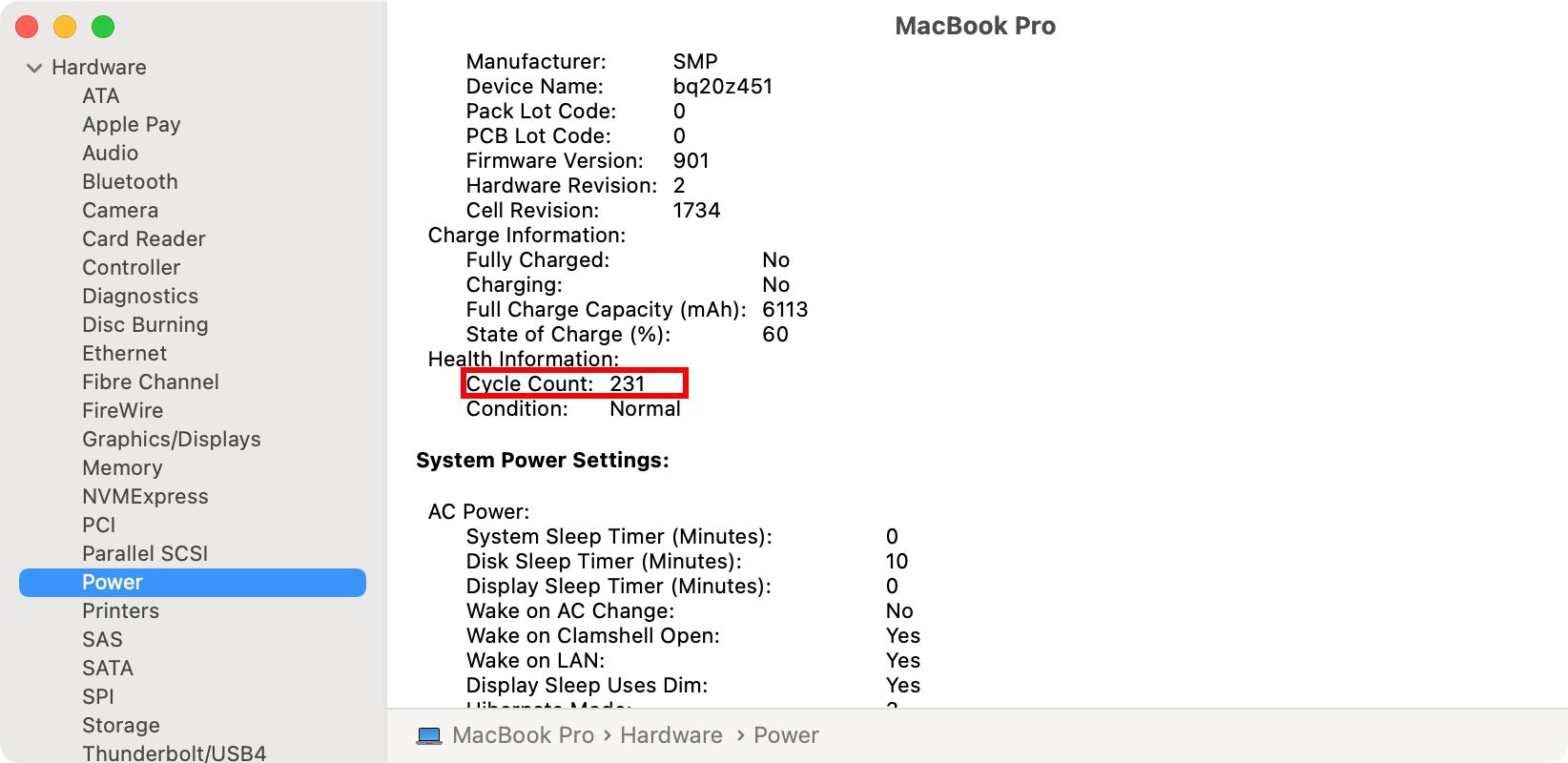 Aplikasi Informasi Sistem di macOS Monterey menampilkan jumlah siklus baterai untuk laptop MacBook Pro