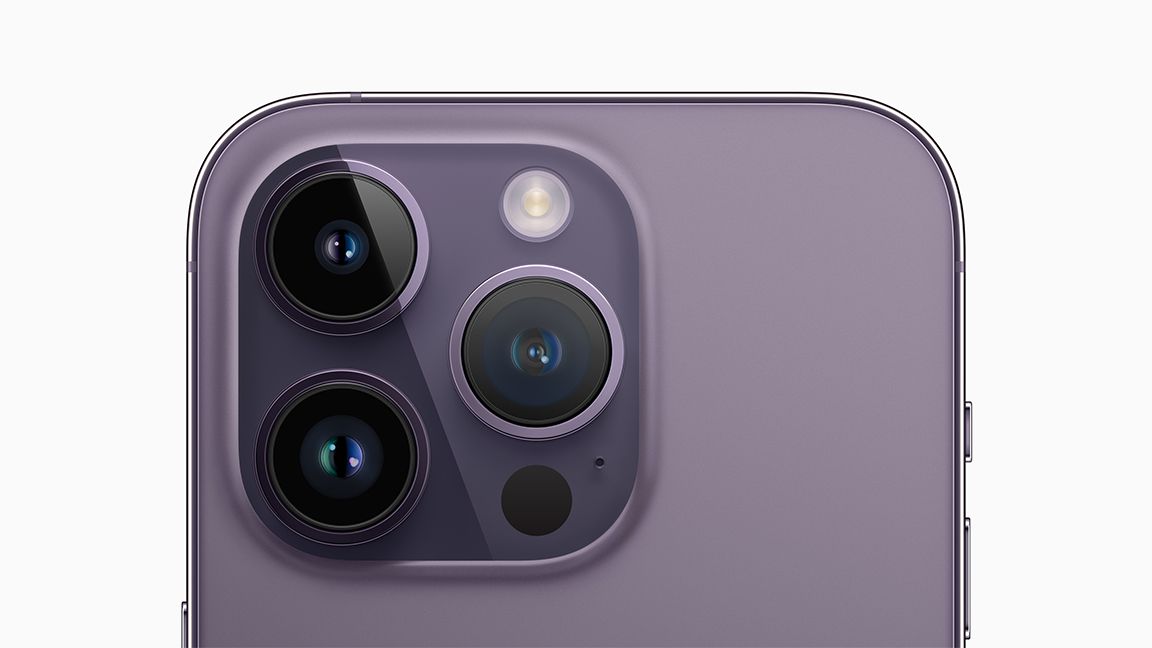 Modul kamera pada iPhone 14 Pro ungu