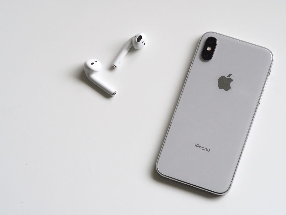 mendengarkan earphone iphone Anda airpods